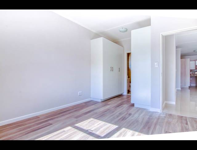 2 BEDROOM APARTMENT RENTED IN BRYANSTON
